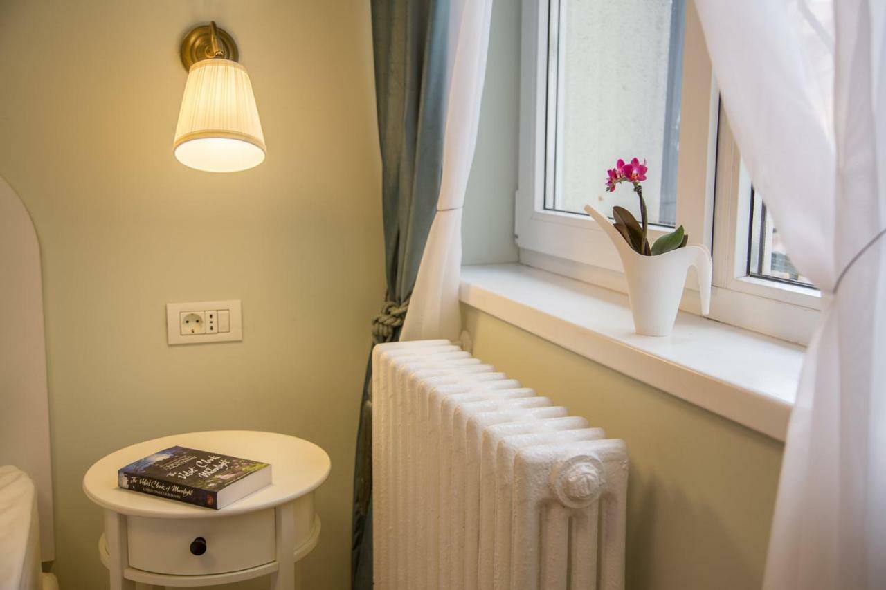 Central Stylish & Cozy One Bedroom Apartment - Adela Accommodation - Ideal For Long Stays Bukarest Exterior foto