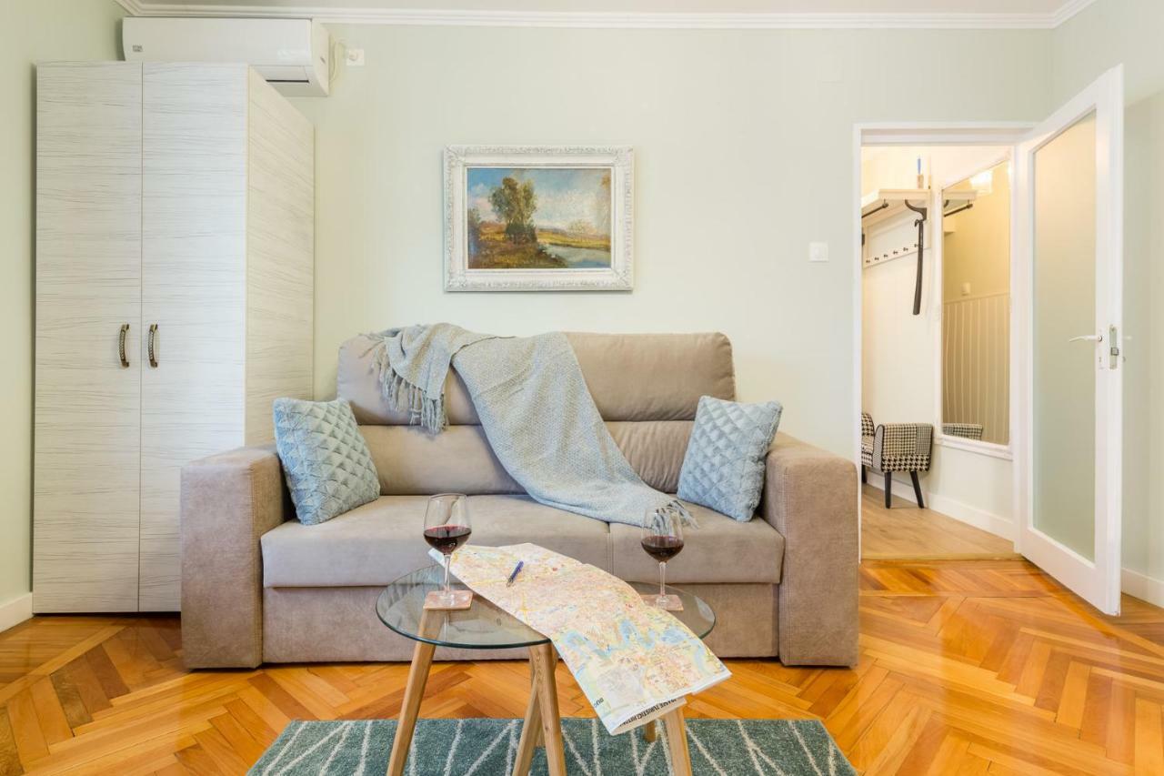 Central Stylish & Cozy One Bedroom Apartment - Adela Accommodation - Ideal For Long Stays Bukarest Exterior foto