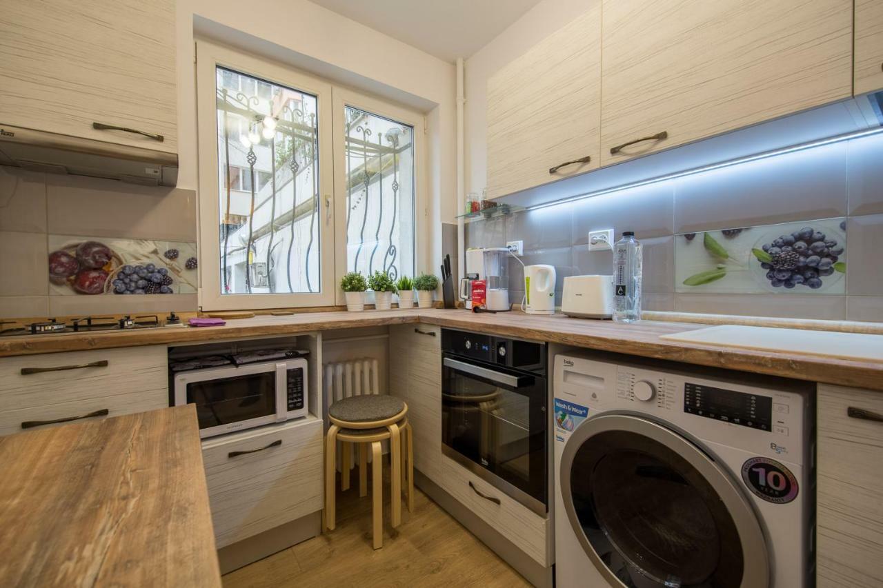 Central Stylish & Cozy One Bedroom Apartment - Adela Accommodation - Ideal For Long Stays Bukarest Exterior foto