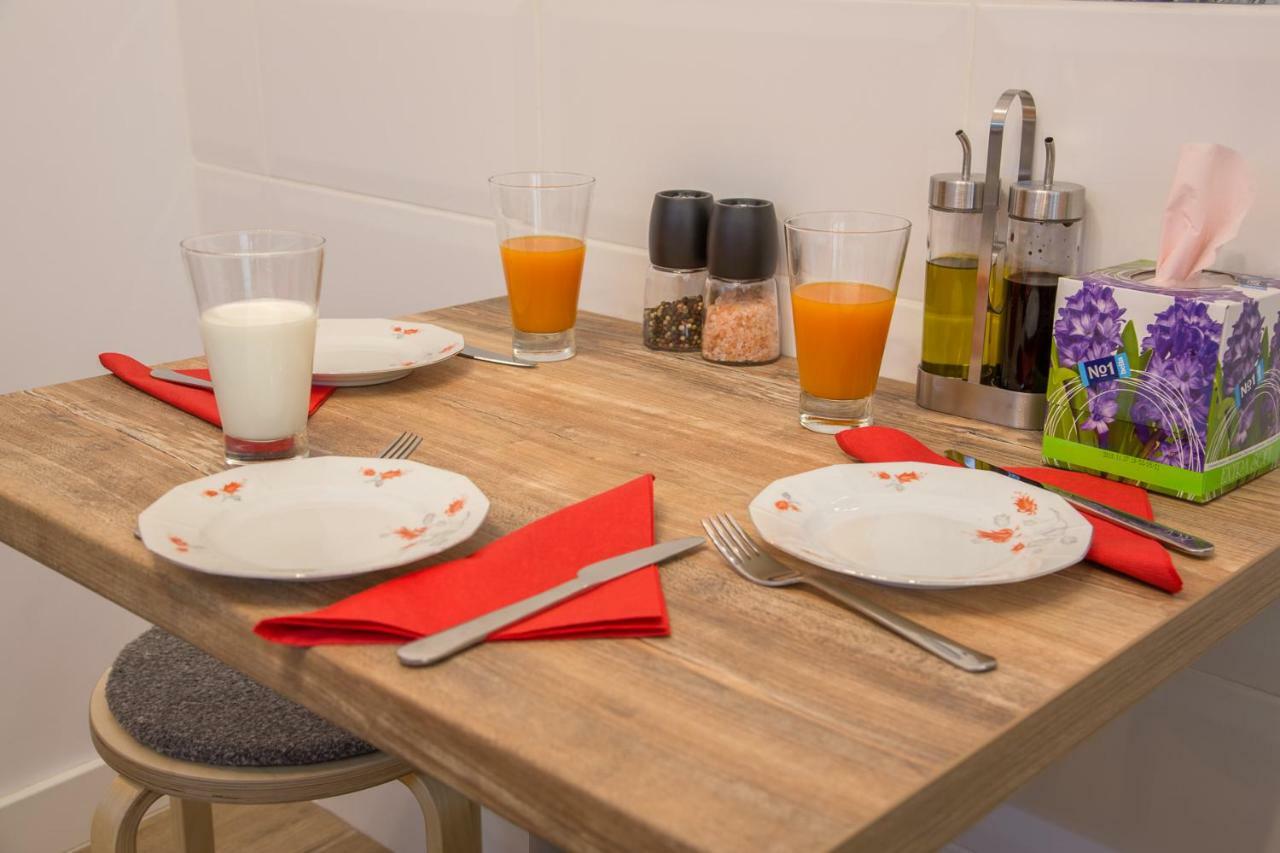 Central Stylish & Cozy One Bedroom Apartment - Adela Accommodation - Ideal For Long Stays Bukarest Exterior foto