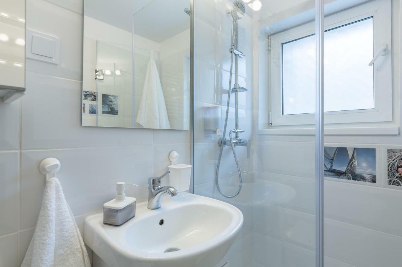 Central Stylish & Cozy One Bedroom Apartment - Adela Accommodation - Ideal For Long Stays Bukarest Exterior foto